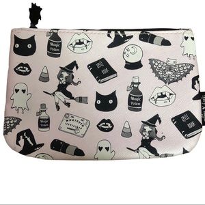 ⭐️Halloween Makeup Bag!⭐️